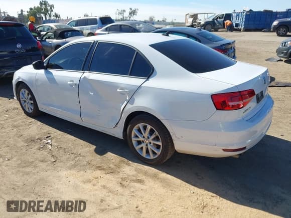✅ 2015 Volkswagen Jetta SE • VIN: 3VWD17AJXFM343593 • Лот: 43668505. Опубликован ранее на IAAI с пробегом 122 973 миль. Бесплатный доступ к архиву аукционных продаж из США и подробный отчёт об истории автомобиля на DreamBid. Изображение 3.