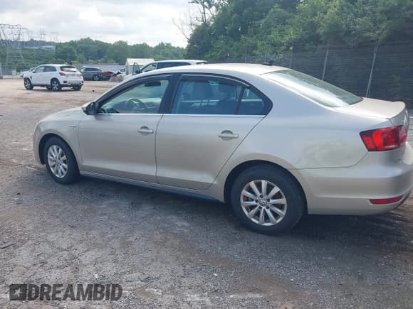 ✅ 2013 Volkswagen Jetta Hybrid SE • VIN: 3VW637AJ8DM238647 • Lot: 42733019. Listed on IAAI with 170,045 mi. Free auction sales archive from the USA and detailed vehicle history report at DreamBid. Image 3.