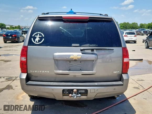 ✅ 2007 Chevrolet Suburban LTZ • VIN: 1GNFC160X7R313925 • Lot: 65341235. Listed on Copart with 221,393 mi. Free auction sales archive from the USA and detailed vehicle history report at DreamBid. Image 6.
