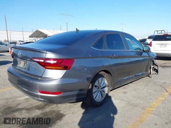 ✅ 2019 Volkswagen Jetta S • VIN: 3VWC57BUXKM063112 • Lot: 43529897. Wystawiony na IAAI z przebiegiem 63 781 mil. Bezpłatny archiwum sprzedaży aukcyjnych z USA i szczegółowy raport historii pojazdu na DreamBid. Zdjęcie 4.