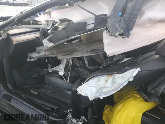 ✅ 2023 Tesla Model Y Long Range • VIN: 7SAYGAEE0PF621018 • Лот: 92168355. Опубликован ранее на Copart с пробегом Не указан. Бесплатный доступ к архиву аукционных продаж из США и подробный отчёт об истории автомобиля на DreamBid. Изображение 8.