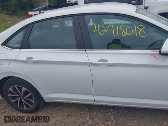 ✅ 2022 Volkswagen Jetta S • VIN: 3VWCM7BU5NM000457 • Lot: 42918018. Wystawiony na IAAI z przebiegiem 23 025 mil. Bezpłatny archiwum sprzedaży aukcyjnych z USA i szczegółowy raport historii pojazdu na DreamBid. Zdjęcie 13.