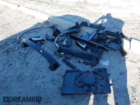 ✅ 2025 Kia Sportage SX-Prestige • VIN: 5XYK53DF2SG246622 • Lot: 41555512. Wystawiony na IAAI z przebiegiem 9 855 mil. Bezpłatny archiwum sprzedaży aukcyjnych z USA i szczegółowy raport historii pojazdu na DreamBid. Zdjęcie 12.