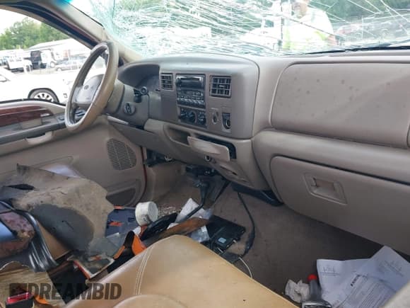 ✅ 2000 Ford F-250 XL • VIN: 1FTNX21F6YEE33630 • Lot: 42702025. Listed on IAAI with 246,653 mi. Free auction sales archive from the USA and detailed vehicle history report at DreamBid. Image 5.