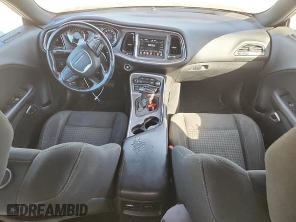 ✅ 2020 Dodge Challenger SXT • VIN: 2C3CDZAG0LH104333 • Lot: 81990335. Wystawiony na Copart z przebiegiem 143 242 mil. Bezpłatny archiwum sprzedaży aukcyjnych z USA i szczegółowy raport historii pojazdu na DreamBid. Zdjęcie 8.