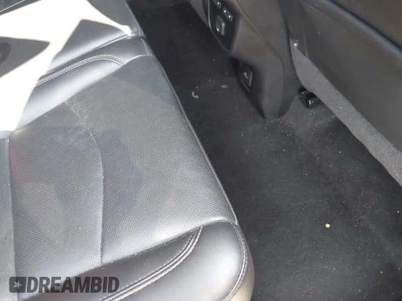 ✅ 2019 Chevrolet Equinox Premier • VIN: 2GNAXNEV4K6184569 • Lot: 42670537. Listed on IAAI with 163,594 mi. Free auction sales archive from the USA and detailed vehicle history report at DreamBid. Image 8.