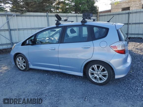 ✅ 2010 Honda Fit Sport • VIN: JHMGE8H44AC009868 • Лот: 62073225. Опубликован ранее на Copart с пробегом 169 737 миль. Бесплатный доступ к архиву аукционных продаж из США и подробный отчёт об истории автомобиля на DreamBid. Изображение 2.