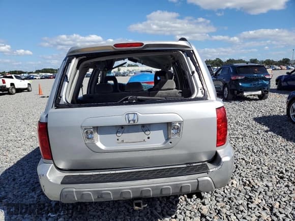 ✅ 2004 Honda Pilot EX • VIN: 2HKYF18494H548358 • Lot: 89662555. Listed on Copart with Not provided. Free auction sales archive from the USA and detailed vehicle history report at DreamBid. Image 6.