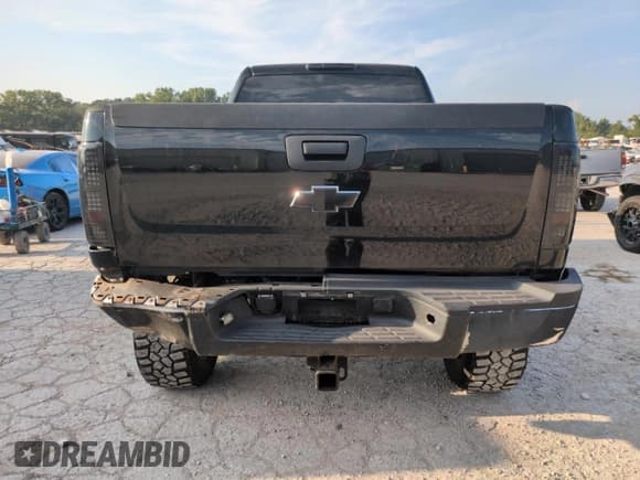 ✅ 2008 Chevrolet Silverado 2500HD Work Truck • VIN: 1GCHK23K18F107072 • Lot: 68926744. Wystawiony na Copart z przebiegiem 164 891 mil. Bezpłatny archiwum sprzedaży aukcyjnych z USA i szczegółowy raport historii pojazdu na DreamBid. Zdjęcie 6.