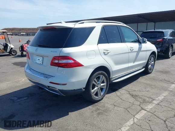 ✅ 2013 Mercedes-Benz M 350 • VIN: 4JGDA5HB9DA110185 • Lot: 42563832. Wystawiony na IAAI z przebiegiem 125 340 mil. Bezpłatny archiwum sprzedaży aukcyjnych z USA i szczegółowy raport historii pojazdu na DreamBid. Zdjęcie 4.