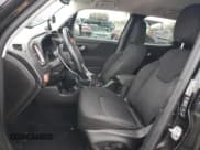 ✅ 2017 Jeep Renegade Altitude • VIN: ZACCJABB5HPG38037 • Lot: 51004815. Wystawiony na Copart z przebiegiem 79 047 mil. Bezpłatny archiwum sprzedaży aukcyjnych z USA i szczegółowy raport historii pojazdu na DreamBid. Zdjęcie 7.