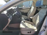 ✅ 2016 Volkswagen Jetta Hybrid SEL Premium • VIN: 3VW637AJ7GM339053 • Лот: 87089185. Опубликован ранее на Copart с пробегом 136 402 миль. Бесплатный доступ к архиву аукционных продаж из США и подробный отчёт об истории автомобиля на DreamBid. Изображение 7.