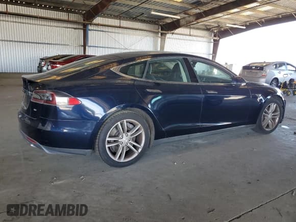 ✅ 2015 Tesla Model S 85 • VIN: 5YJSA1H14FF080616 • Lot: 68047015. Wystawiony na Copart z przebiegiem 115 428 mil. Bezpłatny archiwum sprzedaży aukcyjnych z USA i szczegółowy raport historii pojazdu na DreamBid. Zdjęcie 3.