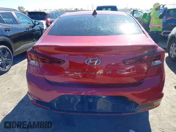 2019 Hyundai Elantra SEL z VIN KMHD84LF9KU782677, wystawiony jako IAAI lot #43588740 z przebiegiem 129 833 mil mil oraz . Historia ofert i sprzedaży dostępna na DreamBid. Obrazek 16.