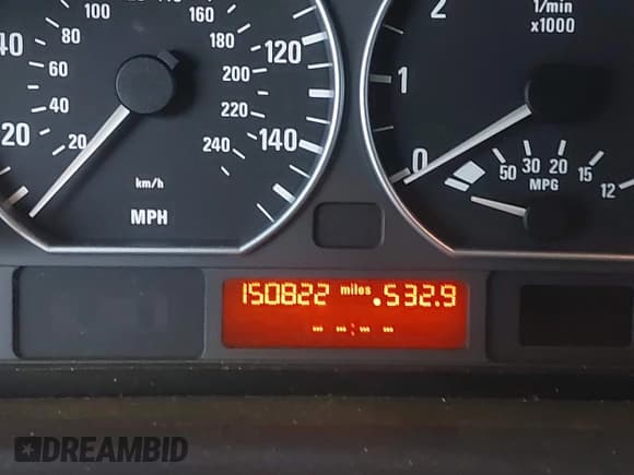 ✅ 2002 BMW 3 Series 330i • VIN: WBAEV53472KM18708 • Lot: 43733734. Wystawiony na IAAI z przebiegiem 150 822 mil. Bezpłatny archiwum sprzedaży aukcyjnych z USA i szczegółowy raport historii pojazdu na DreamBid. Zdjęcie 15.