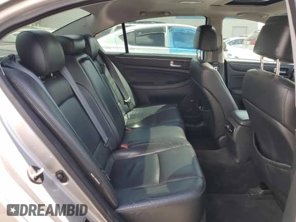 2012 Hyundai Genesis 4.6L z VIN KMHGC4DF6CU171615, wystawiony jako Copart lot #71681814 z przebiegiem 103 219 mil mil oraz Szkoda całkowita • Salvage title. Historia ofert i sprzedaży dostępna na DreamBid. Obrazek 10.