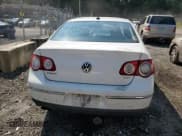 ✅ 2008 Volkswagen Passat Komfort • VIN: WVWAK93C18E103659 • Lot: 81482135. Listed on Copart with 119,296 mi. Free auction sales archive from the USA and detailed vehicle history report at DreamBid. Image 6.