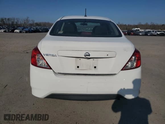 ✅ 2018 Nissan Versa S • VIN: 3N1CN7AP3JL800673 • Lot: 43741145. Wystawiony na Copart z przebiegiem 110 800 mil. Bezpłatny archiwum sprzedaży aukcyjnych z USA i szczegółowy raport historii pojazdu na DreamBid. Zdjęcie 6.