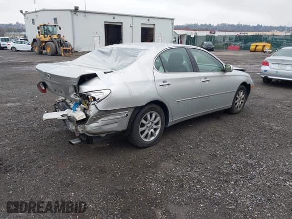 ✅ 2004 Lexus ES 350 • VIN: JTHBA30G040010133 • Lot: 43730962. Listed on IAAI with 223,150 mi. Free auction sales archive from the USA and detailed vehicle history report at DreamBid. Image 4.