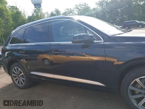 ✅ 2018 Audi Q7 • VIN: WA1LHBF71JD028058 • Lot: 42220729. Wystawiony na IAAI z przebiegiem 85 951 mil. Bezpłatny archiwum sprzedaży aukcyjnych z USA i szczegółowy raport historii pojazdu na DreamBid. Zdjęcie 13.