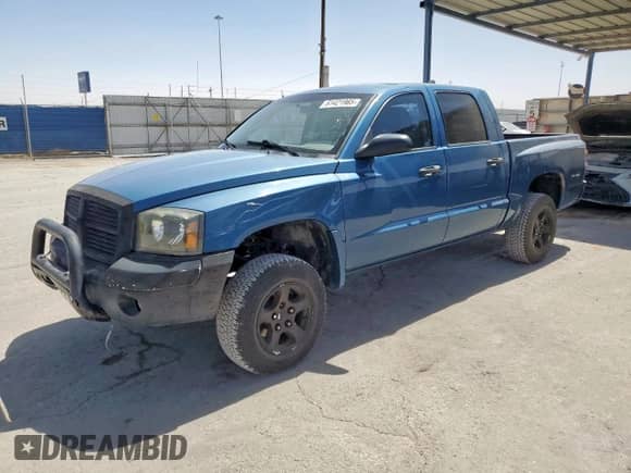 2005 Dodge Dakota SLT с VIN 1D7HE48N25S218826, выставлен на аукционе Copart как лот 61421965 с пробегом 189 195 миль миль и Чистый • Clean title. История ставок и продаж доступна на DreamBid. Изображение 1.