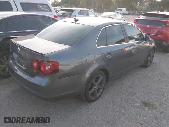 ✅ 2009 Volkswagen Jetta TDI • VIN: 3VWRL71K79M055026 • Лот: 43849226. Опубликован ранее на IAAI с пробегом 211 674 миль. Бесплатный доступ к архиву аукционных продаж из США и подробный отчёт об истории автомобиля на DreamBid. Изображение 4.