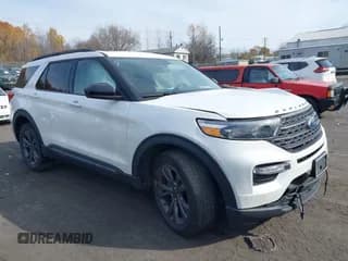 ✅ 2023 Ford Explorer XLT • VIN: 1FMSK8DH4PGA71894 • Lot: 43592994. Wystawiony na IAAI z przebiegiem 51 141 mil. Bezpłatny archiwum sprzedaży aukcyjnych z USA i szczegółowy raport historii pojazdu na DreamBid. Zdjęcie 1.