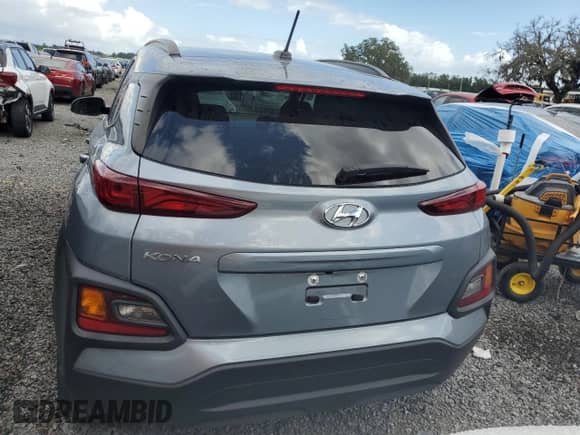 2021 Hyundai Kona SEL z VIN KM8K22AA2MU630215, wystawiony jako Copart lot #85161555 z przebiegiem 38 927 mil mil oraz Nie do naprawy • Non repairable. Historia ofert i sprzedaży dostępna na DreamBid. Obrazek 6.