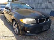 ✅ 2013 BMW 1 Series 128i • VIN: WBAUP9C52DVS94371 • Lot: 43637948. Wystawiony na IAAI z przebiegiem 135 754 mil. Bezpłatny archiwum sprzedaży aukcyjnych z USA i szczegółowy raport historii pojazdu na DreamBid. Zdjęcie 1.