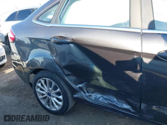 ✅ 2018 Ford Fiesta Titanium • VIN: 3FADP4CJ4JM133258 • Lot: 41452972. Listed on IAAI with 143,462 mi. Free auction sales archive from the USA and detailed vehicle history report at DreamBid. Image 6.