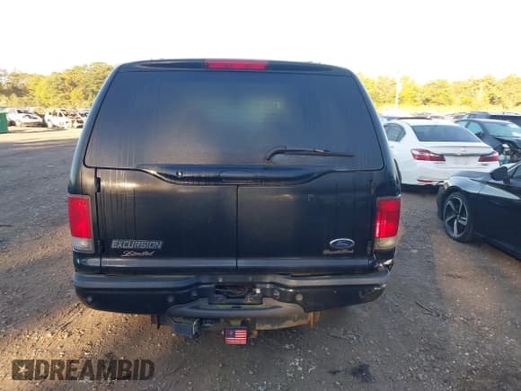 ✅ 2003 Ford Excursion Limited • VIN: 1FMSU43P93EC70666 • Lot: 43376166. Wystawiony na IAAI z przebiegiem 197 976 mil. Bezpłatny archiwum sprzedaży aukcyjnych z USA i szczegółowy raport historii pojazdu na DreamBid. Zdjęcie 16.