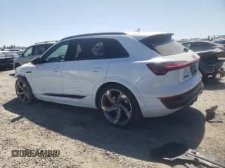 ✅ 2024 Audi SQ8 E-Tron • VIN: WA16CBGE7RB039484 • Lot: 64519814. Wystawiony na Copart z przebiegiem 4 752 mil. Bezpłatny archiwum sprzedaży aukcyjnych z USA i szczegółowy raport historii pojazdu na DreamBid. Zdjęcie 2.