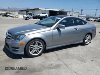 ✅ 2012 Mercedes-Benz C 350 • VIN: WDDGJ5HB7CF734009 • Лот: 69468425. Опубликован ранее на Copart с пробегом 101 193 миль. Бесплатный доступ к архиву аукционных продаж из США и подробный отчёт об истории автомобиля на DreamBid. Изображение 1.