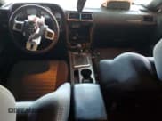 ✅ 2014 Dodge Challenger SXT • VIN: 2C3CDYAG4EH195569 • Lot: 75325134. Wystawiony na Copart z przebiegiem Nie podano. Bezpłatny archiwum sprzedaży aukcyjnych z USA i szczegółowy raport historii pojazdu na DreamBid. Zdjęcie 8.