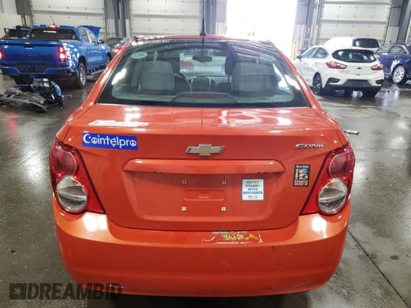 ✅ 2012 Chevrolet Sonic LS • VIN: 1G1JB5SH9C4136390 • Lot: 71676875. Wystawiony na Copart z przebiegiem 80 646 mil. Bezpłatny archiwum sprzedaży aukcyjnych z USA i szczegółowy raport historii pojazdu na DreamBid. Zdjęcie 6.