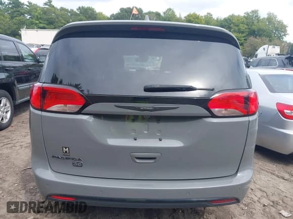 ✅ 2020 Chrysler Pacifica Touring L Plus • VIN: 2C4RC1EG4LR135311 • Lot: 43179041. Wystawiony na IAAI z przebiegiem 86 388 mil. Bezpłatny archiwum sprzedaży aukcyjnych z USA i szczegółowy raport historii pojazdu na DreamBid. Zdjęcie 16.