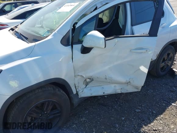 ✅ 2020 Chevrolet Trax LS • VIN: 3GNCJKSB8LL132328 • Lot: 43343864. Listed on IAAI with 54,086 mi. Free auction sales archive from the USA and detailed vehicle history report at DreamBid. Image 6.