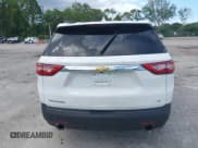 ✅ 2021 Chevrolet Traverse LT Cloth • VIN: 1GNERGKW0MJ126548 • Lot: 42998904. Wystawiony na IAAI z przebiegiem 66 776 mil. Bezpłatny archiwum sprzedaży aukcyjnych z USA i szczegółowy raport historii pojazdu na DreamBid. Zdjęcie 16.