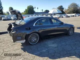 ✅ 2023 Mercedes-Benz S 580 • VIN: W1K6G7GB4PA209841 • Lot: 38296664. Wystawiony na Copart z przebiegiem 4 939 mil. Bezpłatny archiwum sprzedaży aukcyjnych z USA i szczegółowy raport historii pojazdu na DreamBid. Zdjęcie 3.