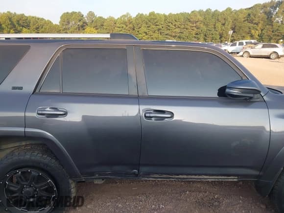 ✅ 2022 Toyota 4Runner SR5 Premium • VIN: JTEFU5JR3N5272900 • Lot: 42996978. Listed on IAAI with 113,043 mi. Free auction sales archive from the USA and detailed vehicle history report at DreamBid. Image 13.