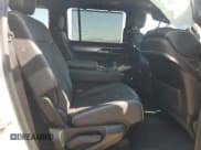 ✅ 2023 Jeep Grand Wagoneer Series II • VIN: 1C4SJSFPXPS574223 • Lot: 52938135. Wystawiony na Copart z przebiegiem 15 237 mil. Bezpłatny archiwum sprzedaży aukcyjnych z USA i szczegółowy raport historii pojazdu na DreamBid. Zdjęcie 11.