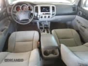 ✅ 2011 Toyota Tacoma • VIN: 5TFJX4GN6BX002466 • Lot: 63339255. Wystawiony na Copart z przebiegiem 175 510 mil. Bezpłatny archiwum sprzedaży aukcyjnych z USA i szczegółowy raport historii pojazdu na DreamBid. Zdjęcie 8.