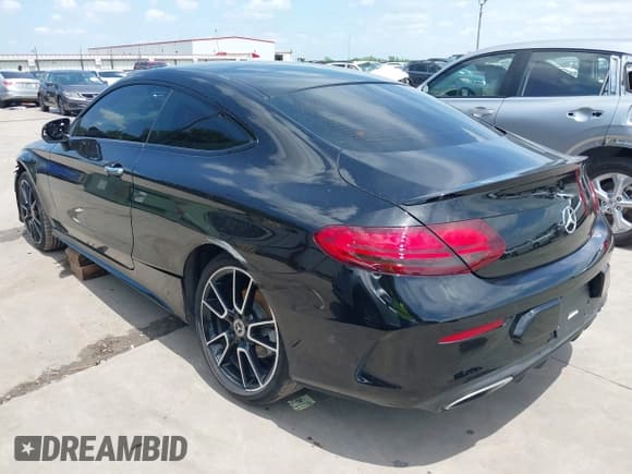 ✅ 2019 Mercedes-Benz C 300 • VIN: WDDWJ8DBXKF827124 • Lot: 42391477. Listed on IAAI with 72,546 mi. Free auction sales archive from the USA and detailed vehicle history report at DreamBid. Image 3.