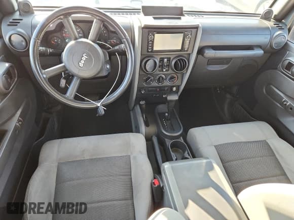 ✅ 2008 Jeep Wrangler Unlimited X • VIN: 1J4GA39128L621785 • Lot: 85552555. Listed on Copart with 207,716 mi. Free auction sales archive from the USA and detailed vehicle history report at DreamBid. Image 8.