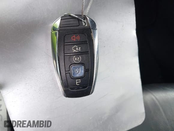 ✅ 2017 Lincoln MKC Reserve • VIN: 5LMCJ3D99HUL71465 • Lot: 43564206. Wystawiony na IAAI z przebiegiem 70 293 mil. Bezpłatny archiwum sprzedaży aukcyjnych z USA i szczegółowy raport historii pojazdu na DreamBid. Zdjęcie 11.