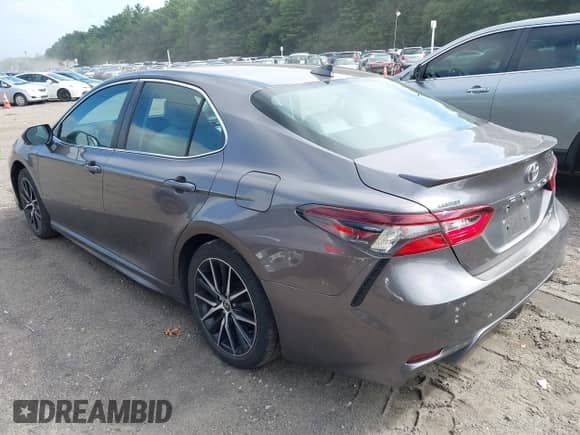 2021 Toyota Camry SE with VIN 4T1T11BK2MU028715, listed as a IAAI auction lot 42845840 with 39,370 mi miles and . Bid and sale history available at DreamBid. Image 3.