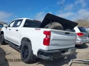 ✅ 2023 Chevrolet Silverado 1500 Custom Trail Boss • VIN: 3GCUDCED2PG362999 • Lot: 41870239. Wystawiony na IAAI z przebiegiem Nie podano. Bezpłatny archiwum sprzedaży aukcyjnych z USA i szczegółowy raport historii pojazdu na DreamBid. Zdjęcie 3.
