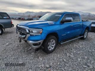 ✅ 2022 Ram 1500 Laramie • VIN: 1C6SRFJM3NN319185 • Лот: 89289605. Опубликован ранее на Copart с пробегом 22 047 миль. Бесплатный доступ к архиву аукционных продаж из США и подробный отчёт об истории автомобиля на DreamBid. Изображение 1.