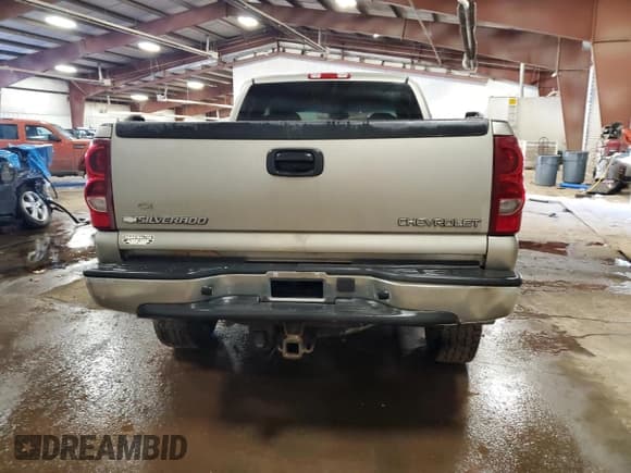 ✅ 2003 Chevrolet Silverado 2500HD LS • VIN: 1GCHK29U83E149472 • Lot: 90380385. Wystawiony na Copart z przebiegiem Nie podano. Bezpłatny archiwum sprzedaży aukcyjnych z USA i szczegółowy raport historii pojazdu na DreamBid. Zdjęcie 6.