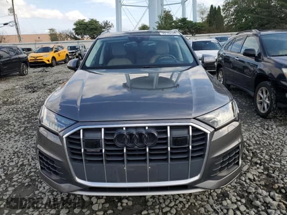 ✅ 2021 Audi Q7 Prestige • VIN: WA1VXAF70MD014792 • Lot: 82162345. Wystawiony na Copart z przebiegiem 82 505 mil. Bezpłatny archiwum sprzedaży aukcyjnych z USA i szczegółowy raport historii pojazdu na DreamBid. Zdjęcie 5.